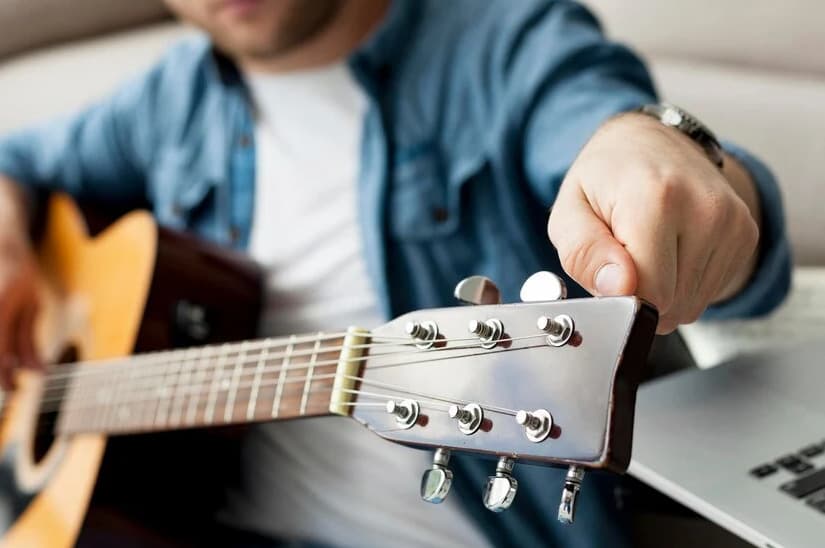 Beginners Guide on How to Tune a Guitar