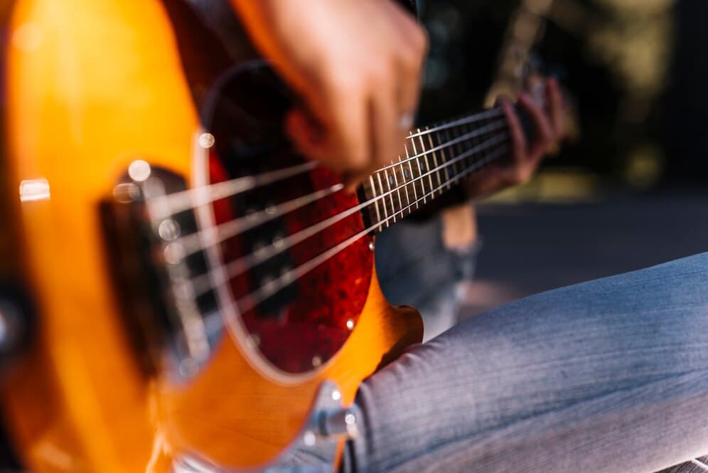 8 Effective Ways to Change Guitar Chords Easily