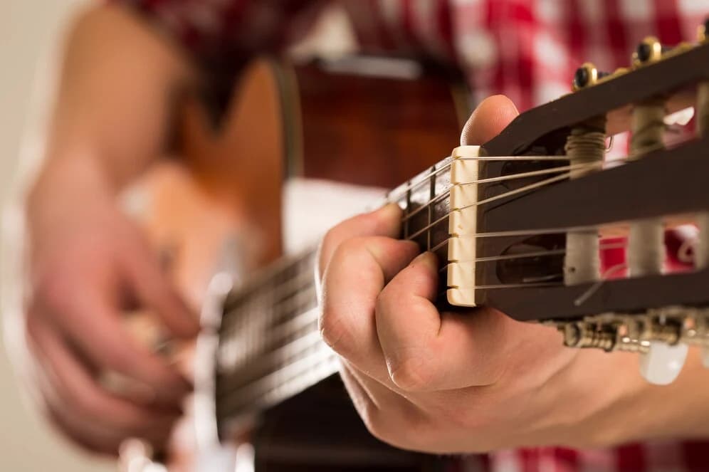 Guitar Riff for Beginners- A Complete Guide